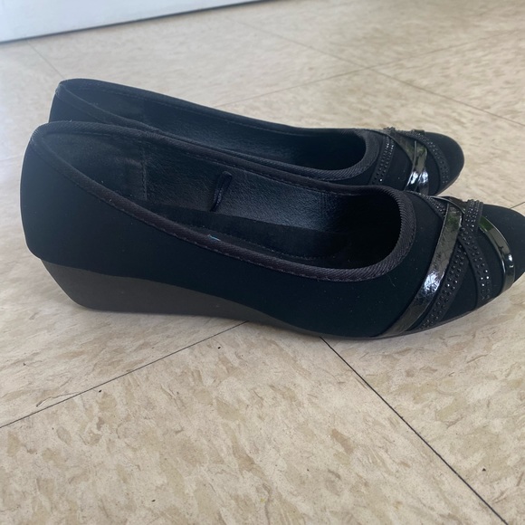 cl by laundry black wedge